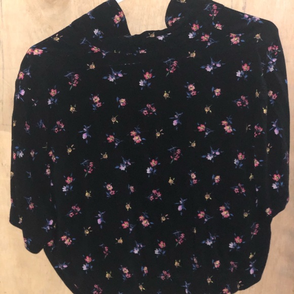 I am selling a wild fable crop shirt. - Picture 2 of 2